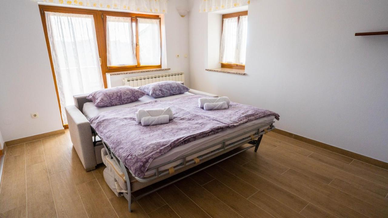 Apartma Tri Oljke ドブロボ エクステリア 写真