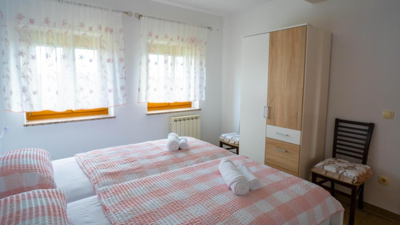 Apartma Tri Oljke ドブロボ エクステリア 写真