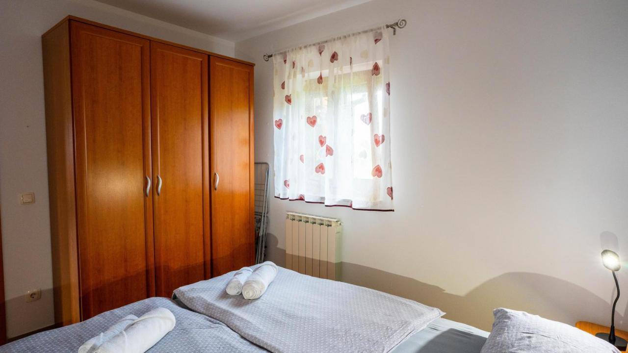 Apartma Tri Oljke ドブロボ エクステリア 写真