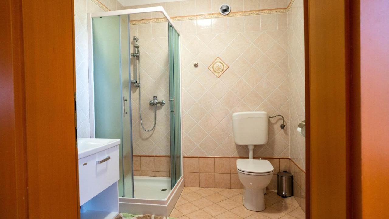 Apartma Tri Oljke ドブロボ エクステリア 写真